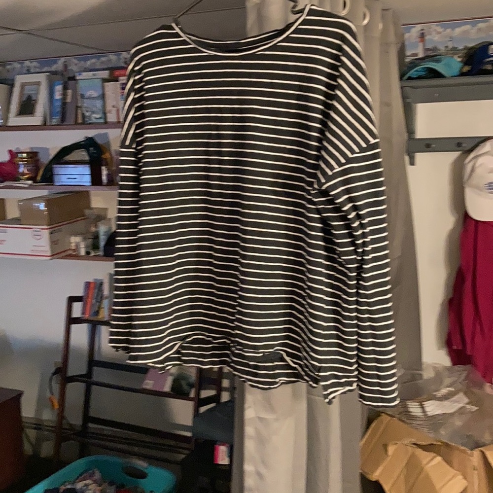 Black and white striped ling sleeve t shirt